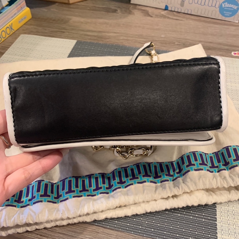 Cute Tory Burch Crossbody - Picture 4 of 13